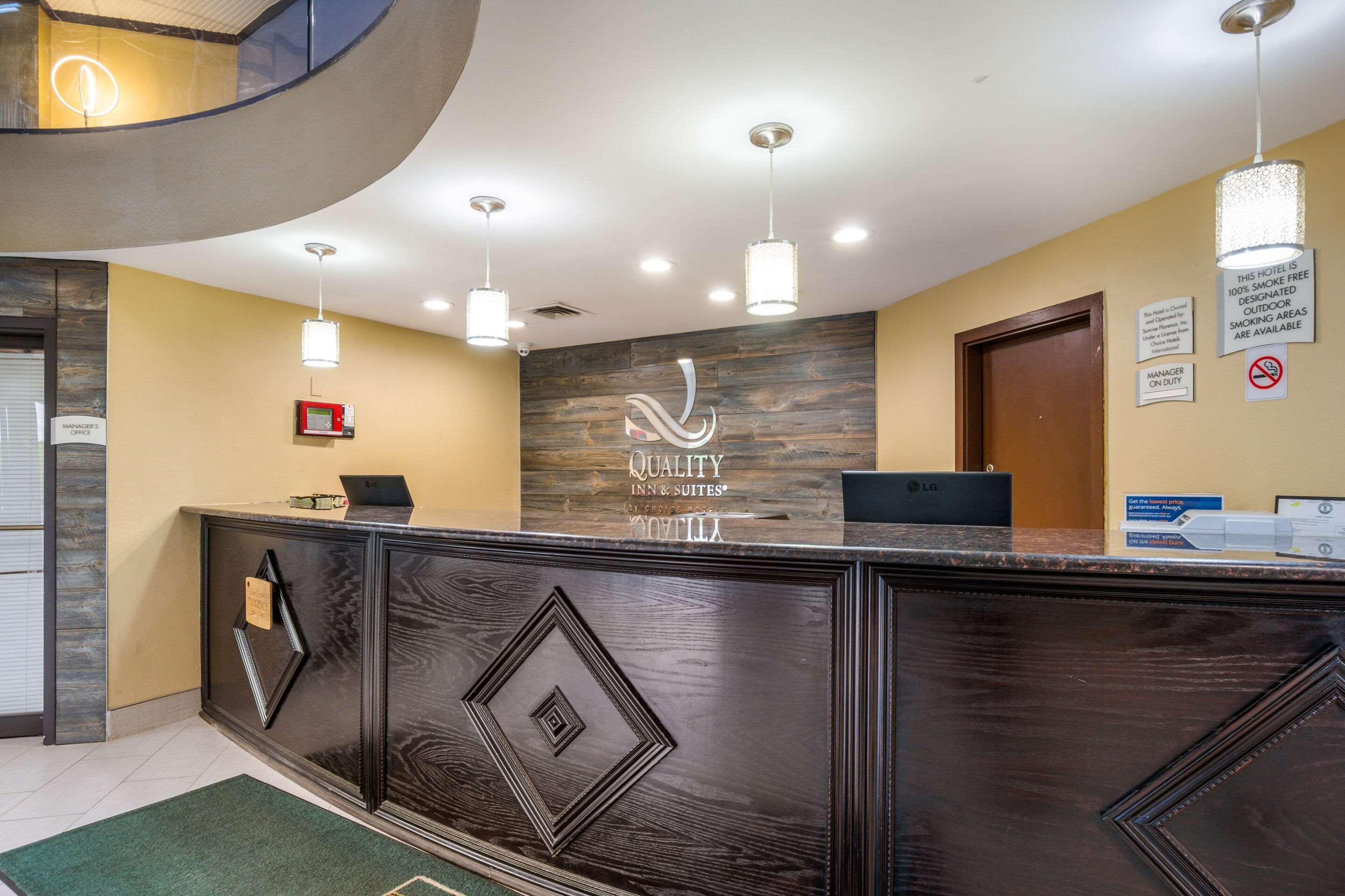 Quality Inn & Suites Florence - Cincinnati South Exterior photo