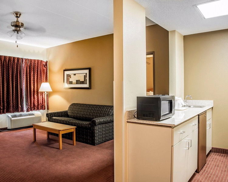 Quality Inn & Suites Florence - Cincinnati South Exterior photo